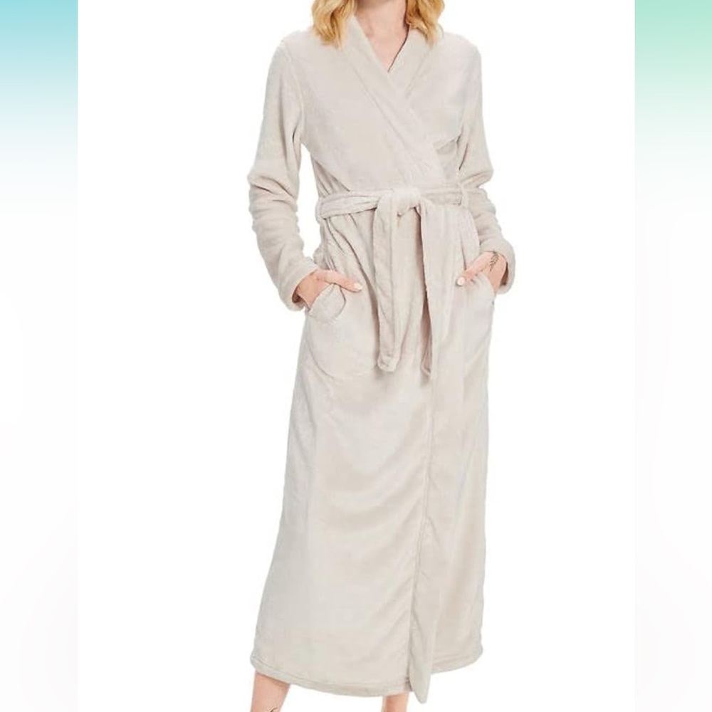 Women’s UGG Robe Size Medium